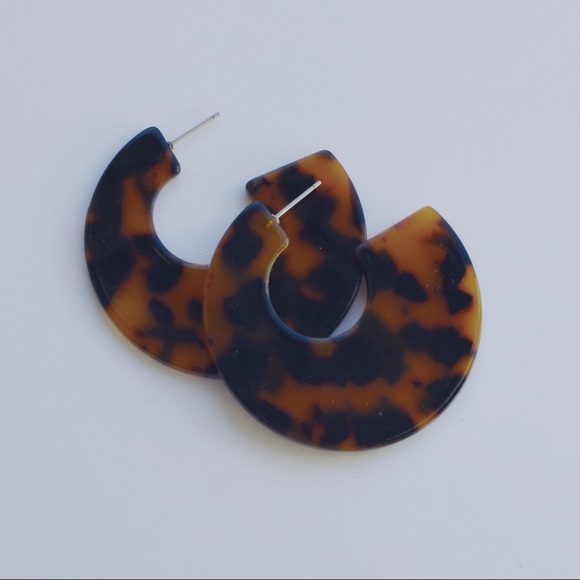 UO Style Dark Brown Tortoise Statement Earrings - Picture 3 of 8